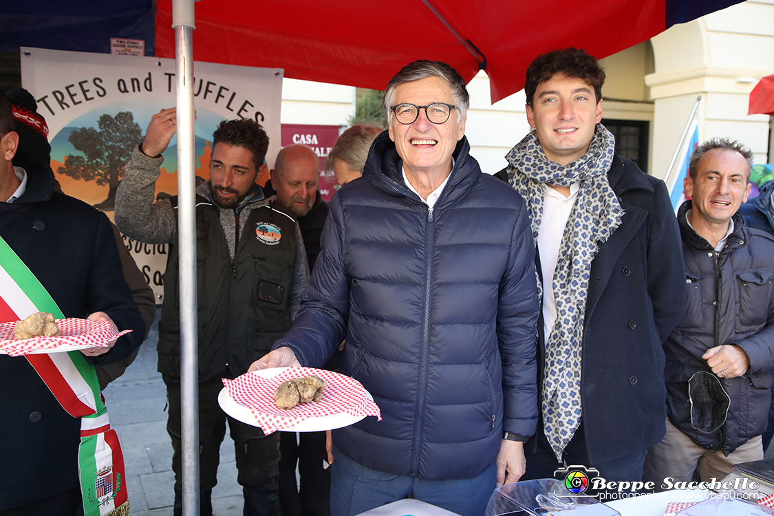 VBS_5942 - 10.ma Fiera Nazionale del Tartufo e Fiera dei Santi.jpg